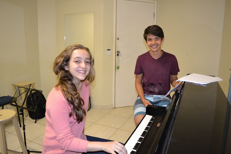 Por se identificar com a disciplina de Teoria Musical, Jordana se interessou em ajudar alunos que têm dificuldade nessa área Por se identificar com a disciplina de Teoria Musical, Jordana se interessou em ajudar alunos que têm dificuldade nessa área